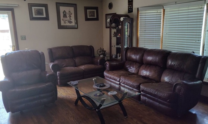 Jeffersontown Casa | 3 bedroom, 1.5 bathroom house.