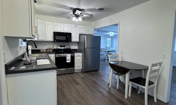 West Plains Casa | 3 Bedroom 1 Large Bath, w/Fenced Back Yard! 3 Miles from West Plains!
