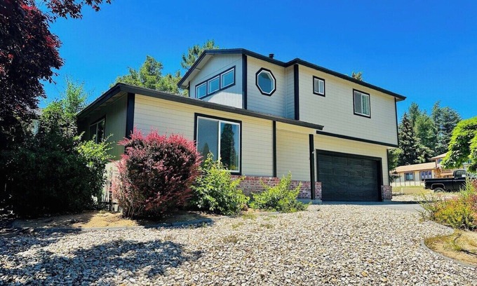 West University Casa | 3-Bedroom/2.5 Bath/4TVs/Sleeps11