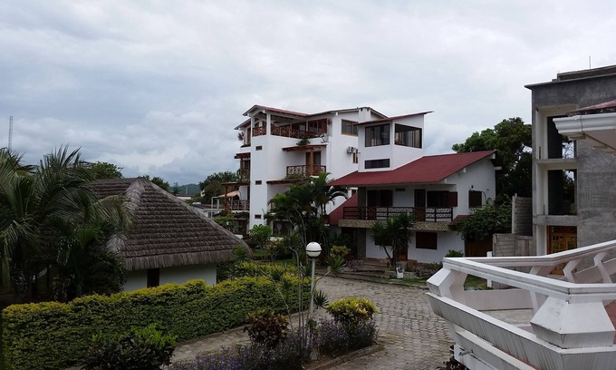 Olon Condominio | 3 dormitorios, 2. 5 baños Beach Condo en la Maginficent Playa de Olon, Ecuador ......