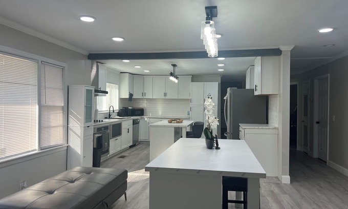 Bruce Casa | 3-bedroom 2 bath nice deck every convenience of home 30 minutes from Oxford