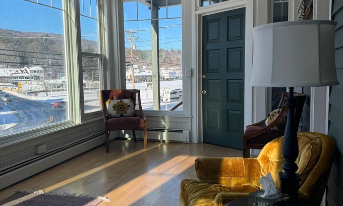 Alton Casa | 3 bedroom , 2 bath with views of the Lake
