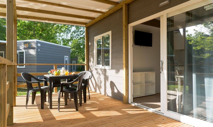 Lido Adriano Casa | 3 bedroom, 2 bathroom mobile home with veranda, terrace, in Punta Marina camping