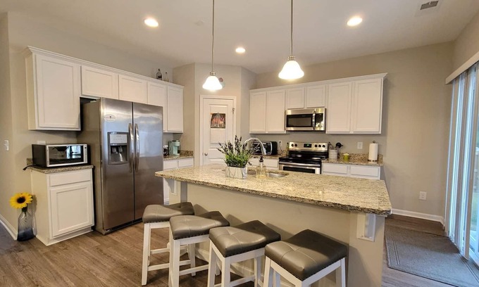 West Columbia Casa | 3 bedroom, 2 full bath with 2 car garage and private backyard