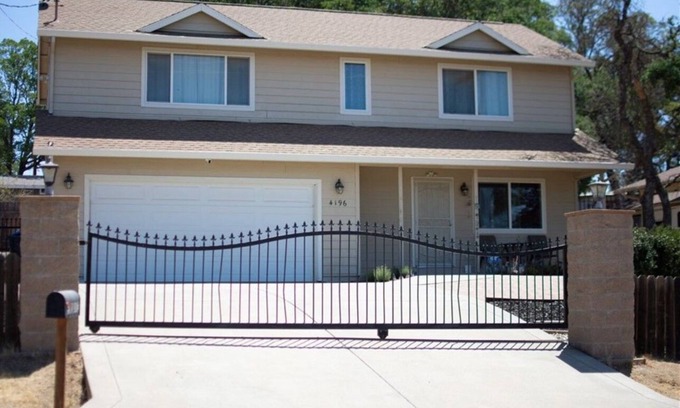 Clearlake Casa | 3 bedroom 2 story home, Nice an cozy for family vacation or business/work trips