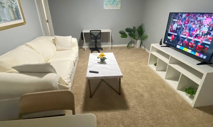 Calverton Villa | 3-bedroom, 4 beds in pleasant Silver Spring with Free parking,Bus Stop next door