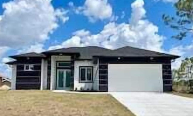 Sunshine Apartamento | 3 Bedroom 654080 by Houzlet