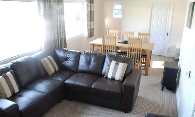 Aberaeron Chalet De Esquí | 3 bedroom accommodation in Gilfach-Yr-Halen