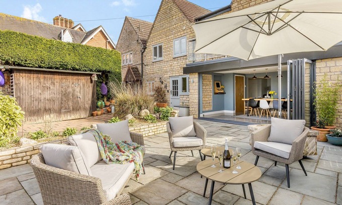 Aston-le-Walls Cabina | 3 bedroom accommodation in Ufton, near Leamington Spa