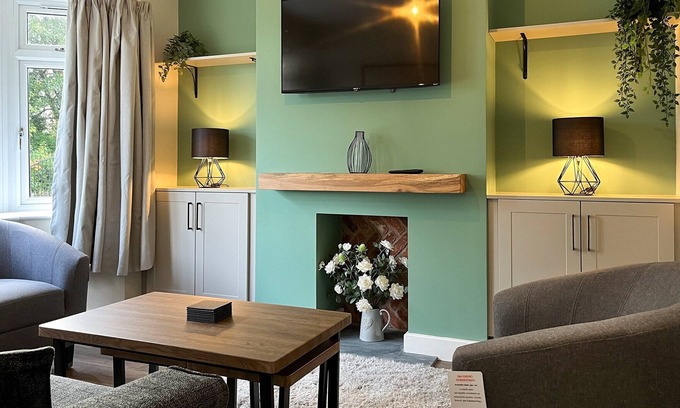 Ault Hucknall Cabaña | 3 bedroom accommodation in Bolsover, near Chesterfield