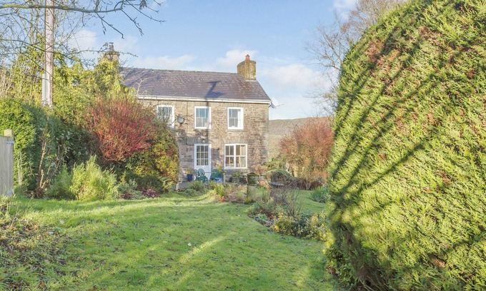 Builth Wells Cabaña | 3 bedroom accommodation in Llanafan Fawr, near Builth Wells