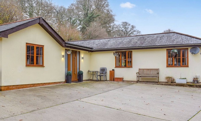 Exeter Cabaña | 3 bedroom accommodation in Nadderwater