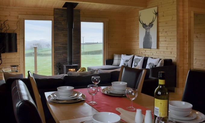 Rhyd-y-foel Cabaña | 3 bedroom accommodation in Dolwen, near Abergele
