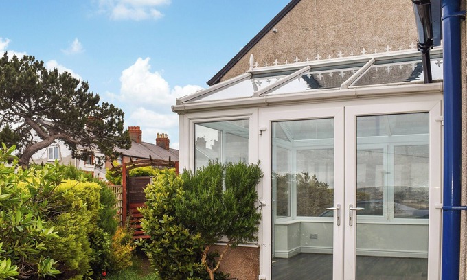 Rhyd-y-foel Cabaña | Alojamiento de 3 habitaciones en Old Colwyn, near Colwyn Bay