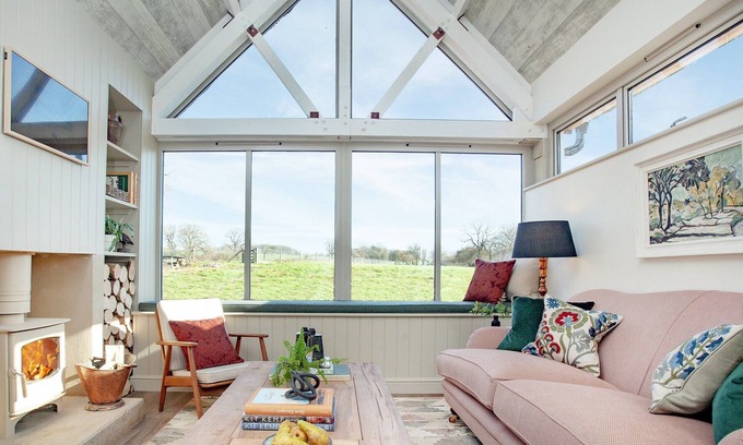 Willand Cabaña | 3 bedroom accommodation in Kentisbeare, near Cullompton
