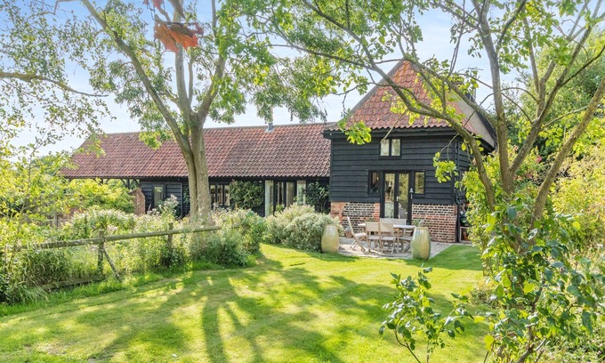 Stowmarket Cabaña | 3 bedroom accommodation in Debenham, near Stowmarket