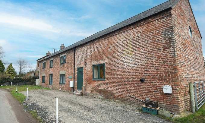 Whitchurch Cabaña | 3 bedroom accommodation in Macefen, near Whitchurch