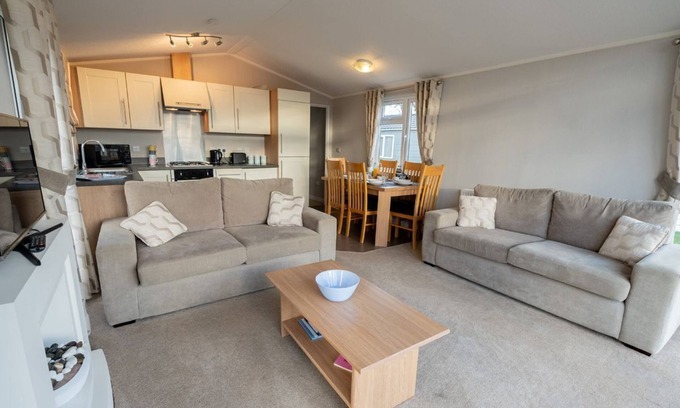 Gisleham Cabina | 3 bedroom accommodation in Lowestoft