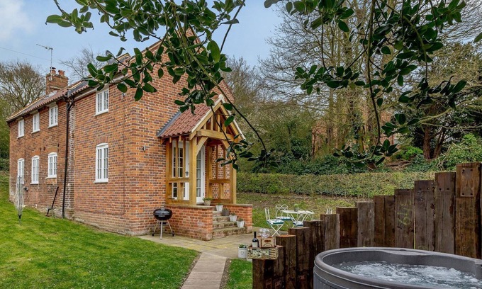 Geldeston Cabaña | 3 bedroom accommodation in Geldeston, near Beccles