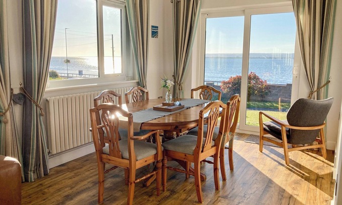 Llanrhidian Higher Cabaña | Alojamiento de 3 habitaciones en Penclawdd, near Swansea
