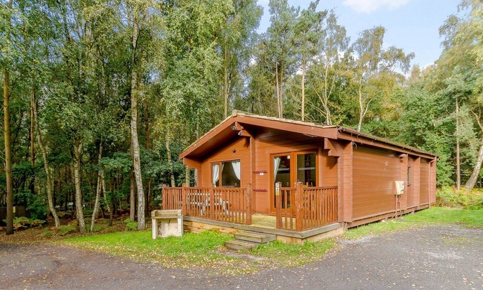 Edwinstowe Cabina | 3 bedroom accommodation in Sherwood Forest, Rufford