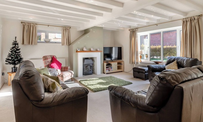 Weybourne Cabaña | 3 bedroom accommodation in Holt