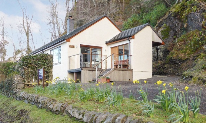 Oban Cabaña | A relaxing haven, with sea views over the Sound of Kerrera, nestled in the coastal port of Oban.