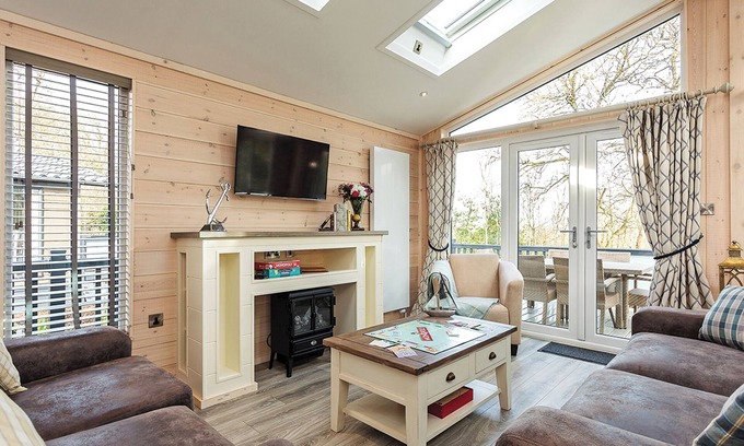 Ryde Chalet De Esquí | 3 bedroom accommodation in Wootton Bridge, Nr Cowes