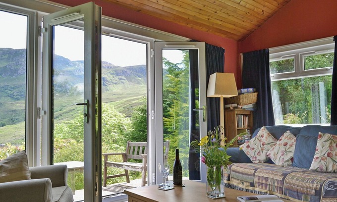 Sallachy Cabaña | Alojamiento de 3 habitaciones en Allt Na Subh, por Dornie