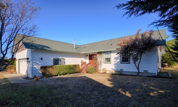 Elk Casa | Casa de 3 dormitorios y 2 baños totalmente amueblada en el hermoso y pintoresco Elk, California - A minutos de la playa