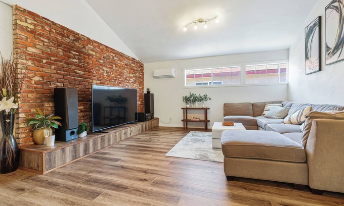 Oak Park Casa | 3-bedroom and 3-bathroom home in the heart of San Diego, 12 minutes to downtown