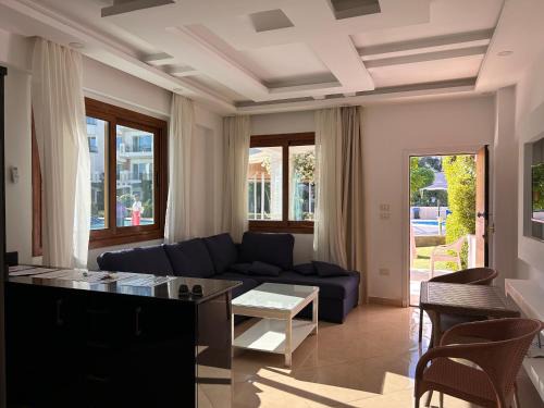 Ras Nasrani Apartamento | 3-Bedroom Apartment on the Ground Floor with Pool View, Personal Garden Area, Backyard, and Free Beach Access in Sharm Hills Resort