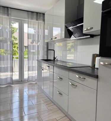 Leverkusen Apartamento | 3 bedroom apartment in Leverkusen incl parking-near Messe Deutz-Lanxessarena-Bayarena