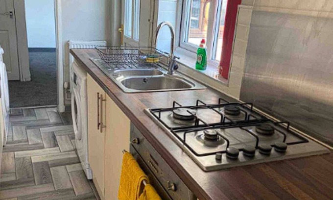 Golborne Apartamento | 3-bedroom apartment in welcoming Golborne with WiFi
