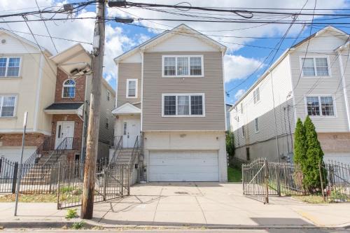 Newark Apartamento | 3-Bedroom Apt 5 miles AirPort