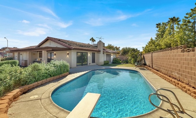 Chinatown Casa | 3-bedroom Artist Oasis in the HeART of Las Vegas
