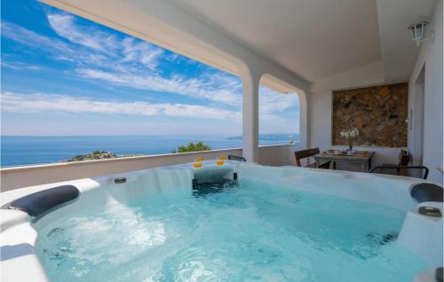 Veliko Brdo Apartamento | 3 Bedroom Awesome Apartment In Makarska