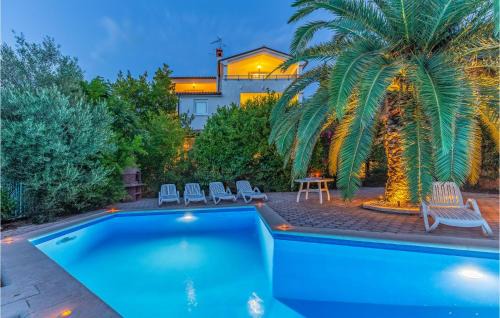 Pjescana Uvala Apartamento | 3 Bedroom Awesome Apartment In Pula
