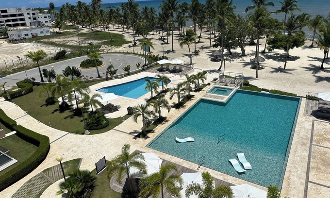 San Pedro de Macoris Condominio | 3-bedroom, beachfront, duplex penthouse, jacuzzi