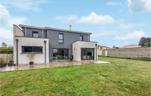 Vertou Casa | 3 Bedroom Beautiful Home In Vertou