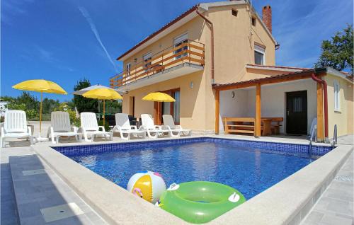 Muntic Casa | 3 Bedroom Beautiful Home In Muntic