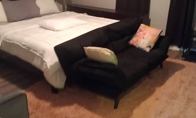McKeesport Casa | 3-bedroom building in charming McKeesport with AC, WiFi,porch