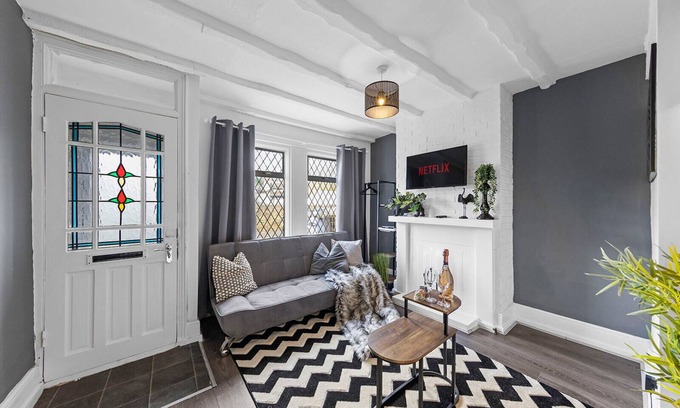 Chatham Casa | 3-Bedroom Building In charming Alexandra Rd