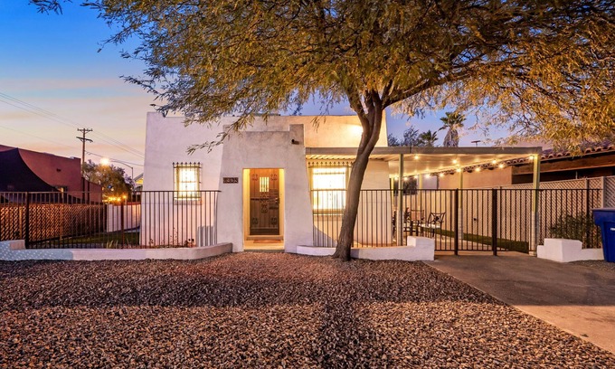 Sam Hughes Casa | 3-bedroom bungalow in superb Central Tucson location walking distance to U of A.