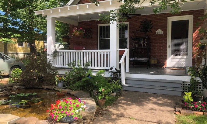 Downtown Eastside Casa | 3-bedroom bungalow near downtown and walking distance to VT