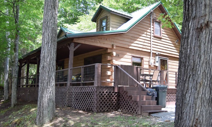 Speedwell Cabina | 3-bedroom cabin at Norris Lake, Sleeps 8 WiFi Lake access Covered boatslip