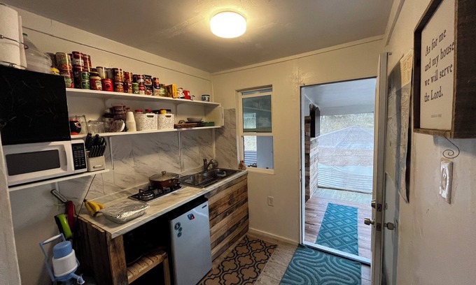 Ainaloa Cabina | 3-bedroom cabin in serene Pāhoa with fitness room, WiFi