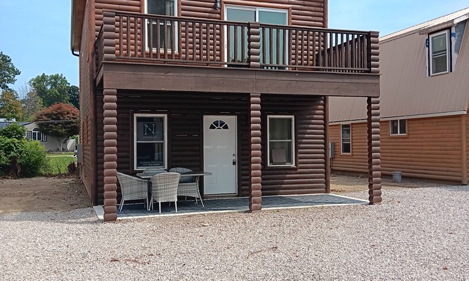 Ashtabula Cabina | 3-bedroom cabin on Lake Erie, second floor balcony and great views of Lale Erie.