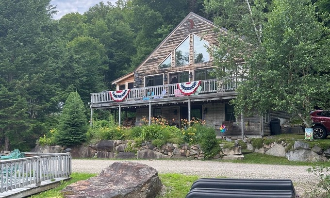 Stark Cabina | 3 Bedroom cabin on South Pond in Stark NH