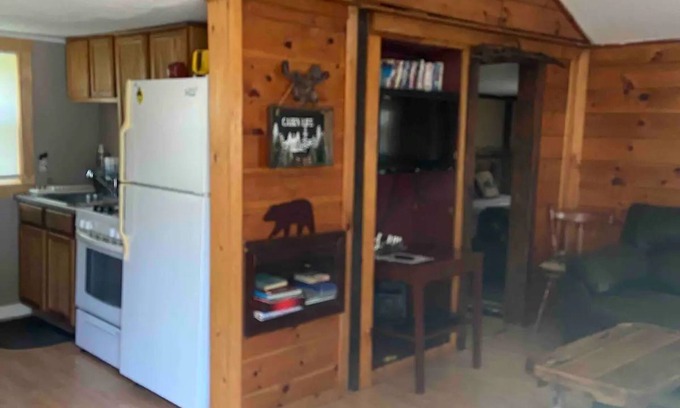 Carroll Cabina | 3-bedroom cabin with AC and WiFi in welcoming Carroll NH